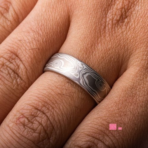 Classic Mokume Woodgrain Patterned Wedding Band - Image 5