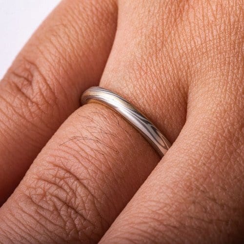 Delicate Gold Stratum Ring in Twist Pattern - Image 5