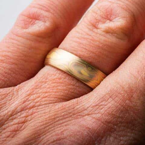 Refined 18Kt Gold Mokume Gane Ring Set in Woodgrain Pattern - Image 7