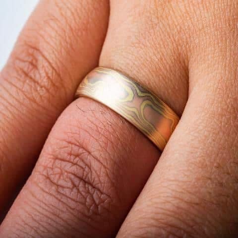 Radiant All Gold Mokume Woodgrain Wedding Band Set - Image 4