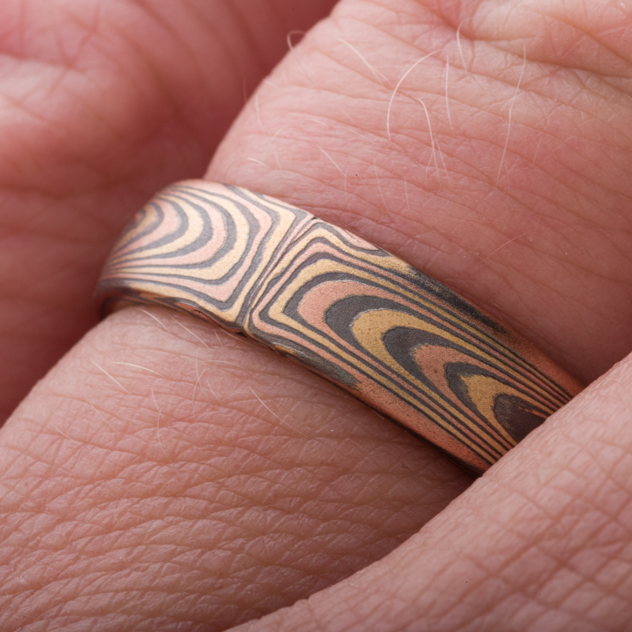 Woodsy Mokume Wedding Band - Image 5