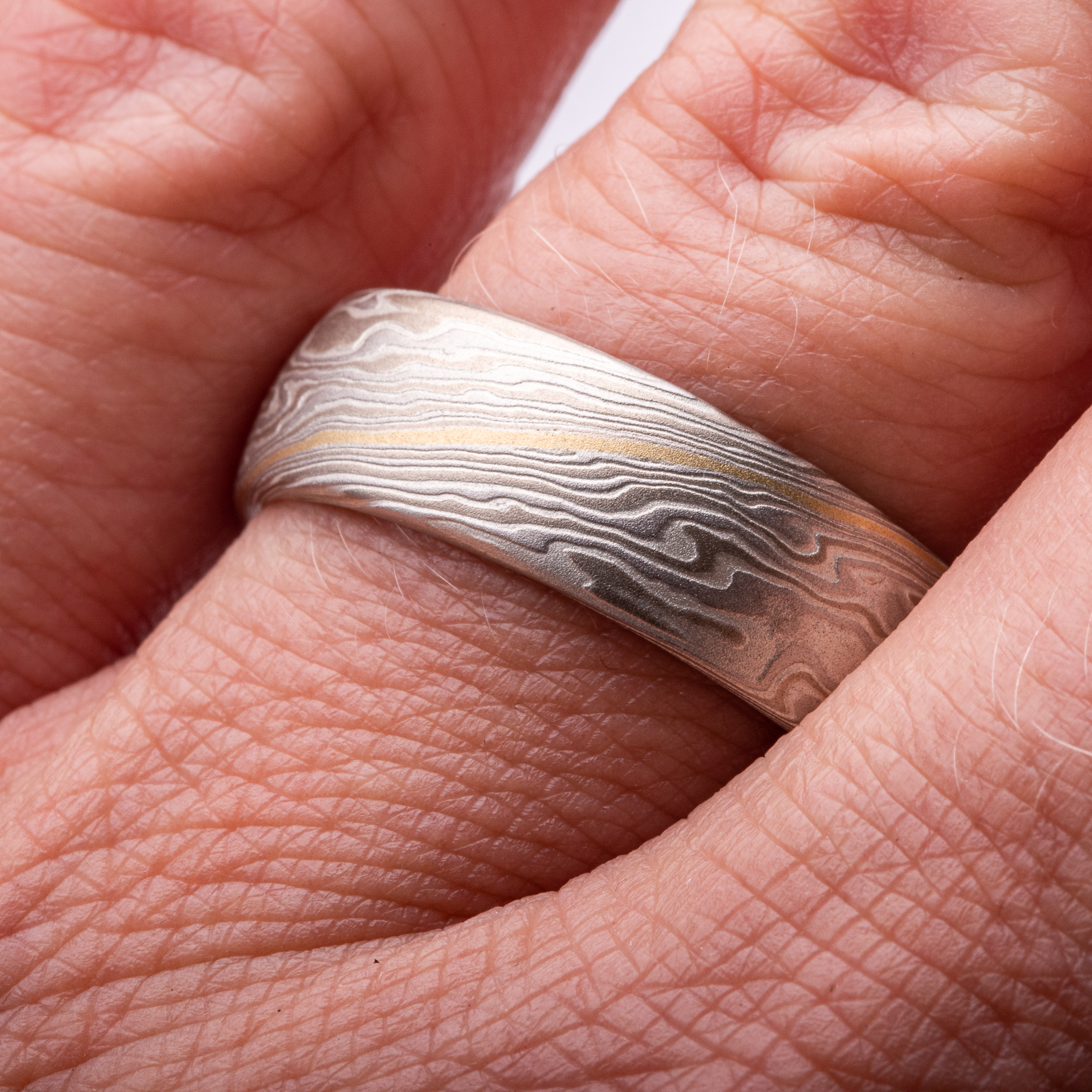 Unique 18k Gold Stratum Mokume Wedding Band - Image 5