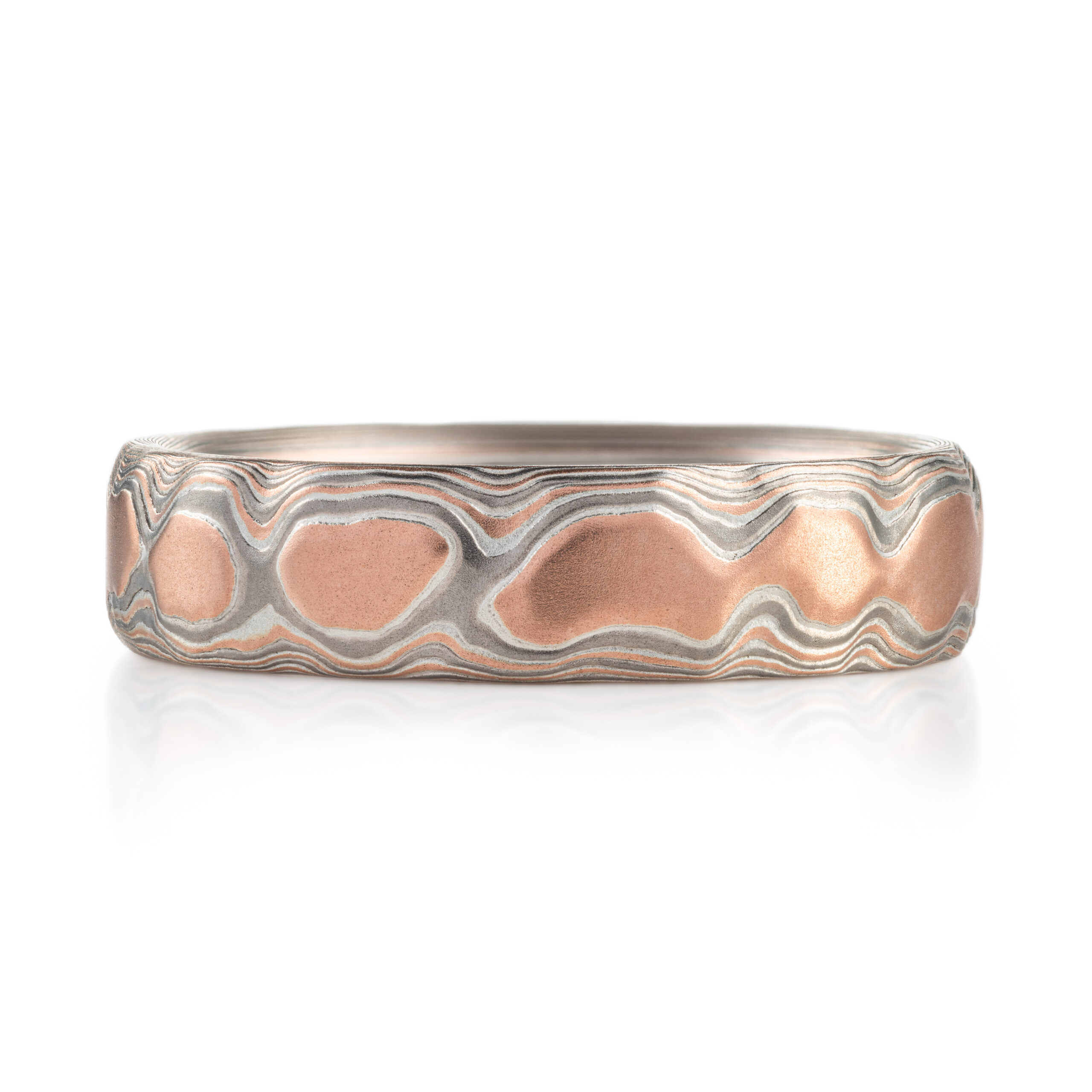 guri bori pattern ring, which is made to resemble a mountain range viewed from above, with red gold and silvery colors