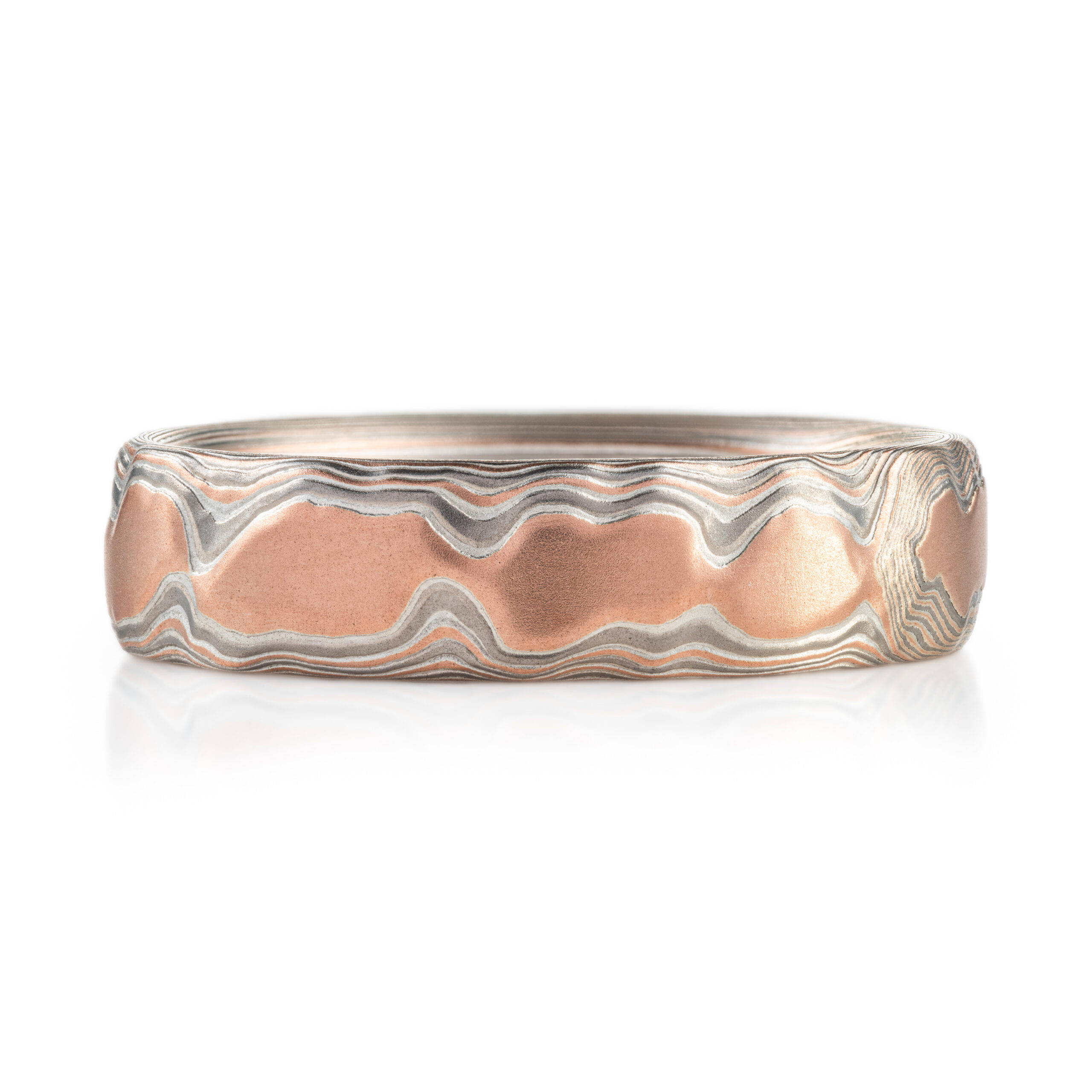 guri bori pattern ring, which is made to resemble a mountain range viewed from above, with red gold and silvery colors
