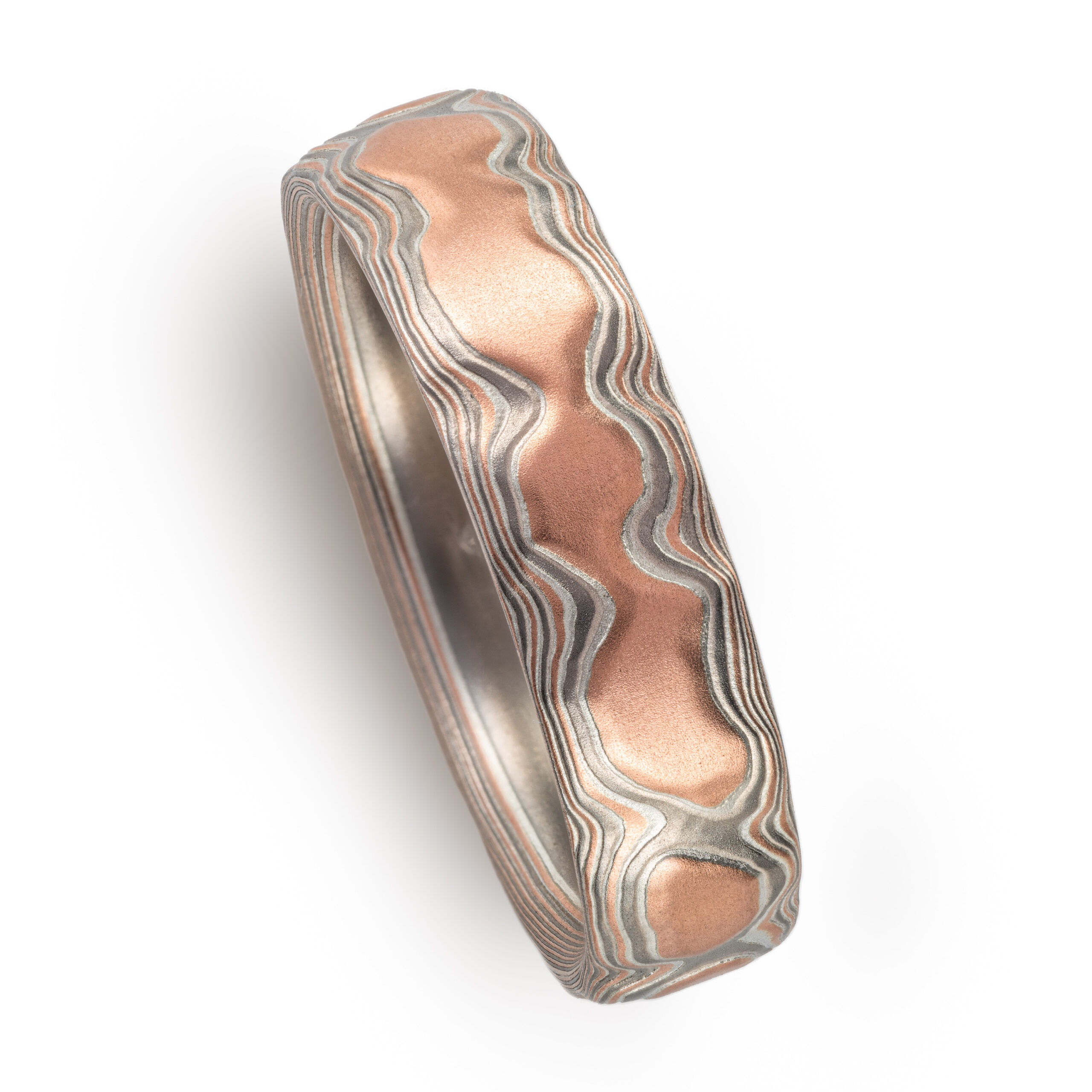 guri bori pattern ring, which is made to resemble a mountain range viewed from above, with red gold and silvery colors