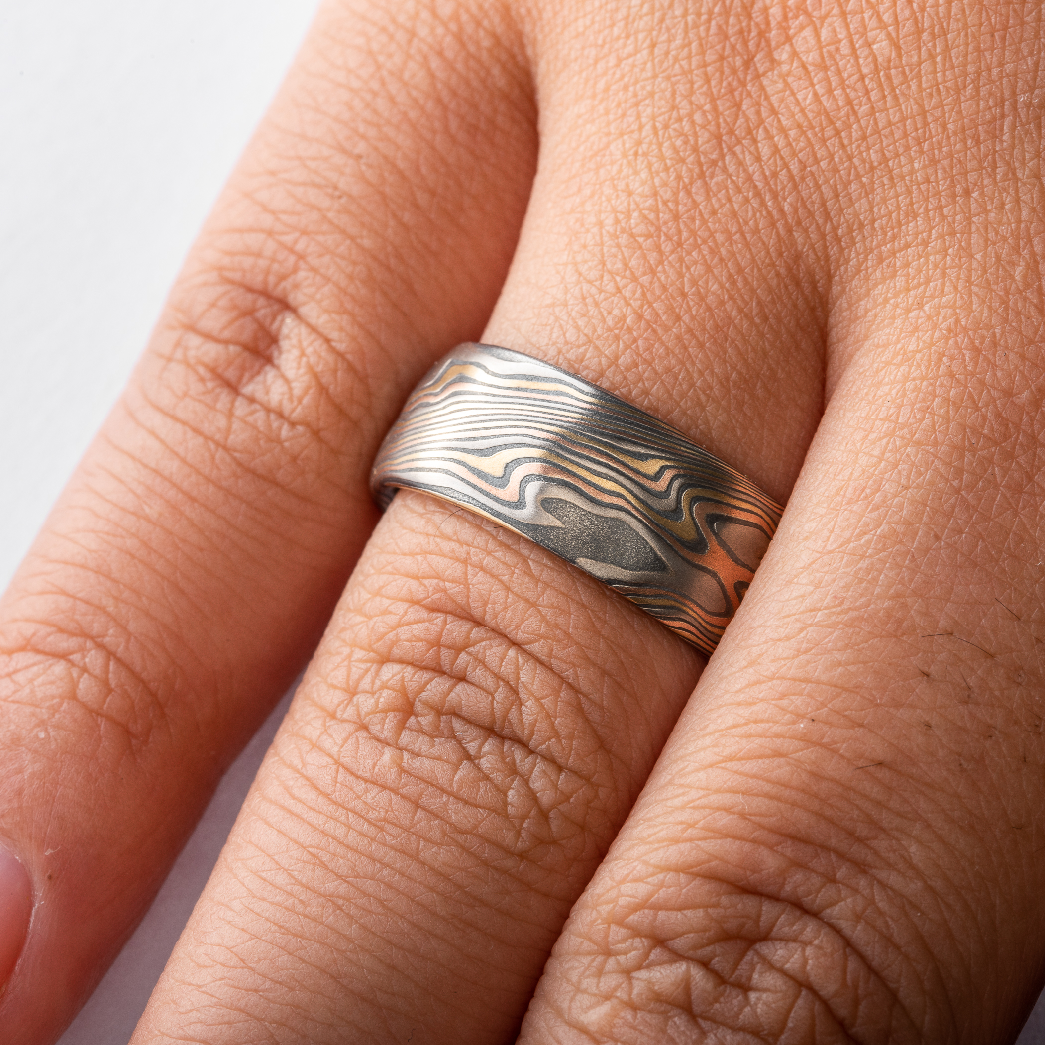 Rich Ravine Mokume Ring with Kazaru - Image 5