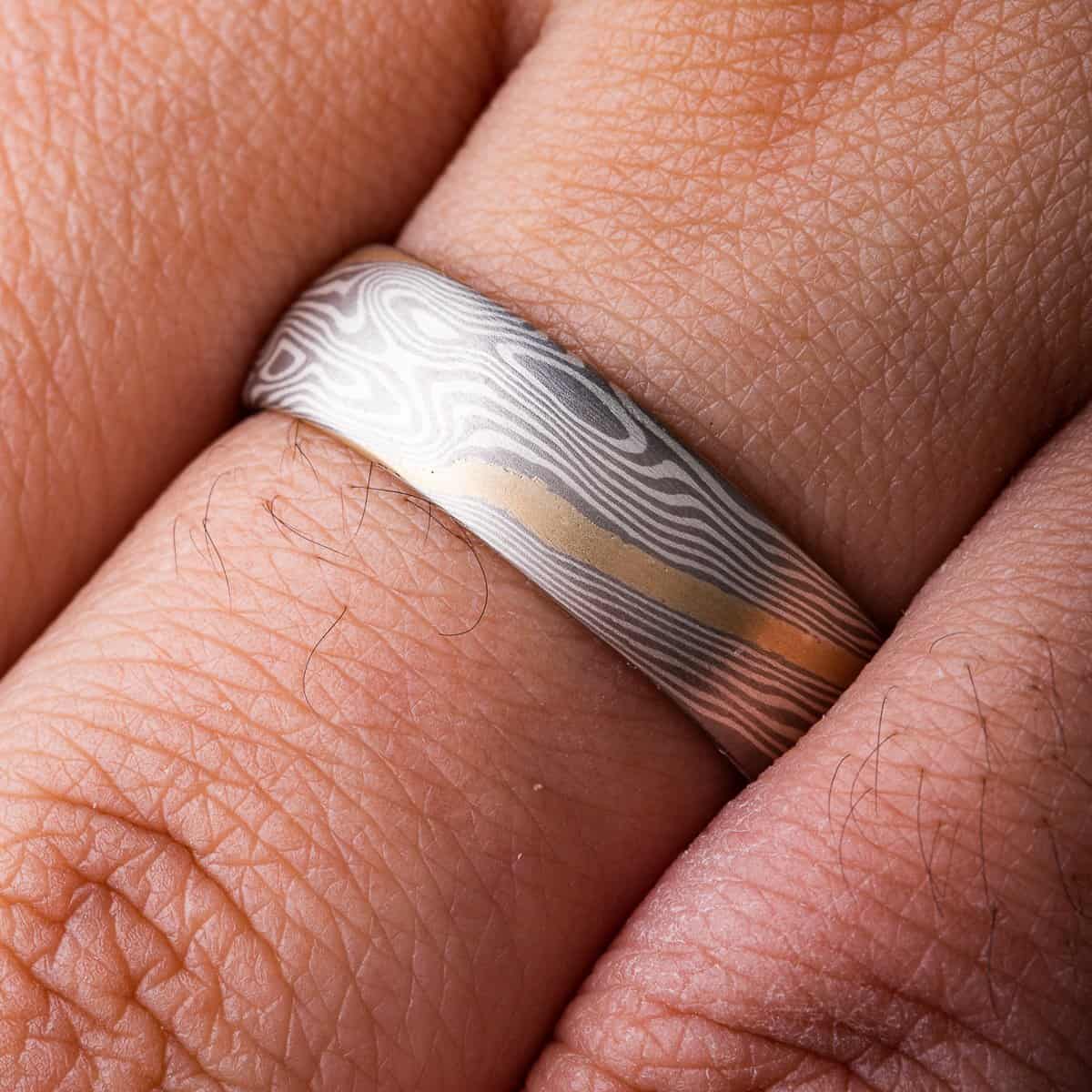Delicate Yellow Gold Stratum Mokume Ring - Image 5
